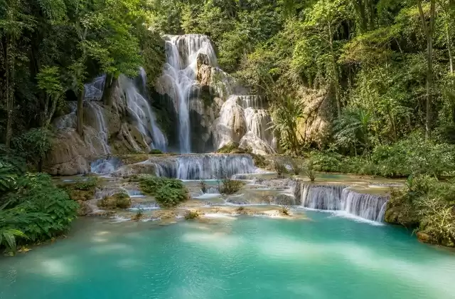 En las cataratas de Kuang Si