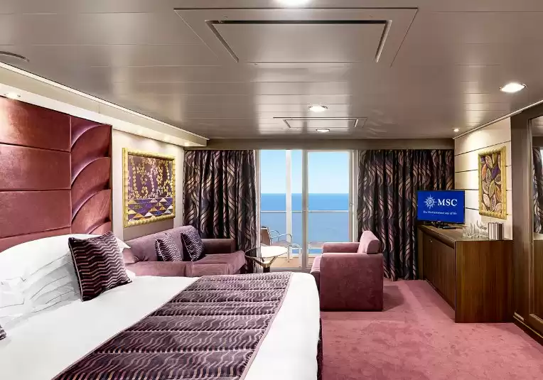 Yacht Club Deluxe Suite