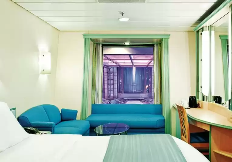 Cabina interior con vista al paseo